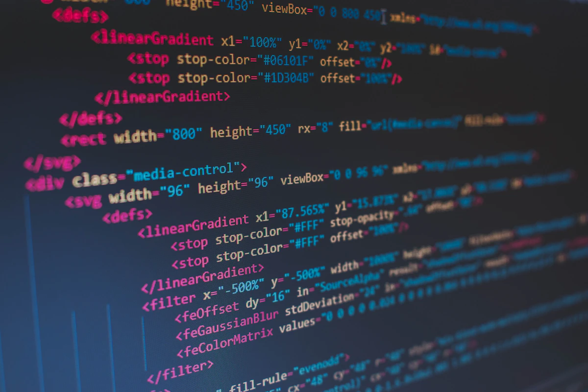 Nahaufnahme von HTML-Code auf einem Bildschirm